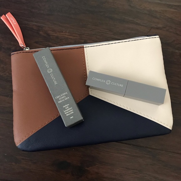 Makeup Bundle - Picture 8 of 9